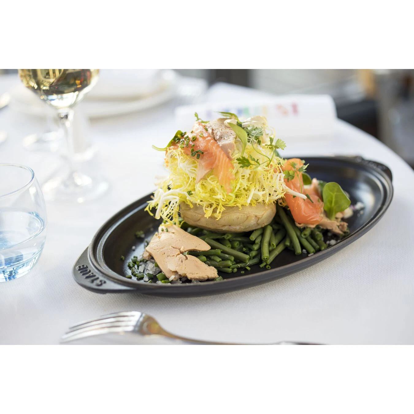 Staub Ovenschaal Met Deksel 31 Cm, Ovaal, Zwart 2 Staub Ovenschaal Met Deksel 31 Cm, Ovaal, Zwart - Afbeelding 2