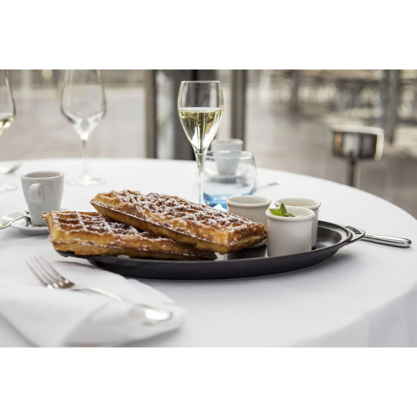 Staub Ovenschaal Met Deksel 31 Cm, Ovaal, Zwart 3 Staub Ovenschaal Met Deksel 31 Cm, Ovaal, Zwart - Afbeelding 3