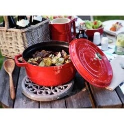 Staub Gietijzeren Braadpan 26 Cm / 5,25 L, Rond, Kersenrood 11 Staub Gietijzeren Braadpan 26 Cm / 5,25 L, Rond, Kersenrood -Demeyere Winkel 000017190