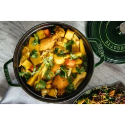 Staub Gietijzeren Braadpan 24 Cm / 3,8 L, Rond, Basilicum 6 Staub Gietijzeren Braadpan 24 Cm / 3,8 L, Rond, Basilicum -Demeyere Winkel 000019329