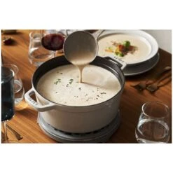Staub Gietijzeren Braadpan 28 Cm / 6,75 L, Rond, White Truffle 10 Staub Gietijzeren Braadpan 28 Cm / 6,75 L, Rond, White Truffle -Demeyere Winkel 000019589