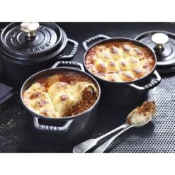 Staub Gietijzeren Braadpan 14 Cm / 800 Ml, Rond, Zwart 11 Staub Gietijzeren Braadpan 14 Cm / 800 Ml, Rond, Zwart -Demeyere Winkel 424420687