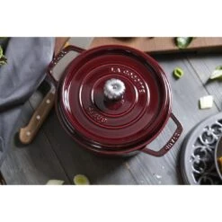 Staub Gietijzeren Braadpan 24 Cm / 3,8 L, Rond, Grenadine Rood -Demeyere Winkel 424422041