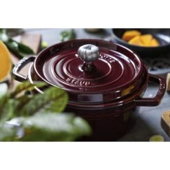 Staub Gietijzeren Braadpan 24 Cm / 3,8 L, Rond, Grenadine Rood -Demeyere Winkel 424422044
