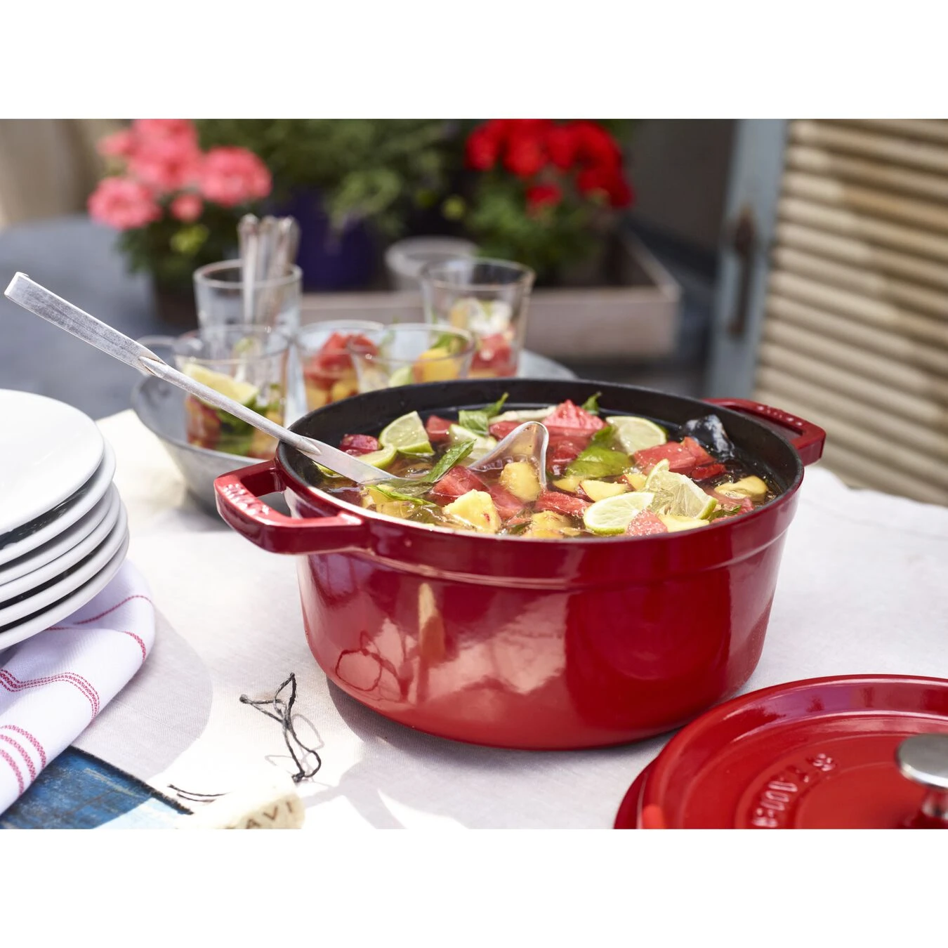 Staub Gietijzeren Braadpan 24 Cm / 3,8 L, Rond, Kersenrood 6 Staub Gietijzeren Braadpan 24 Cm / 3,8 L, Rond, Kersenrood - Afbeelding 6